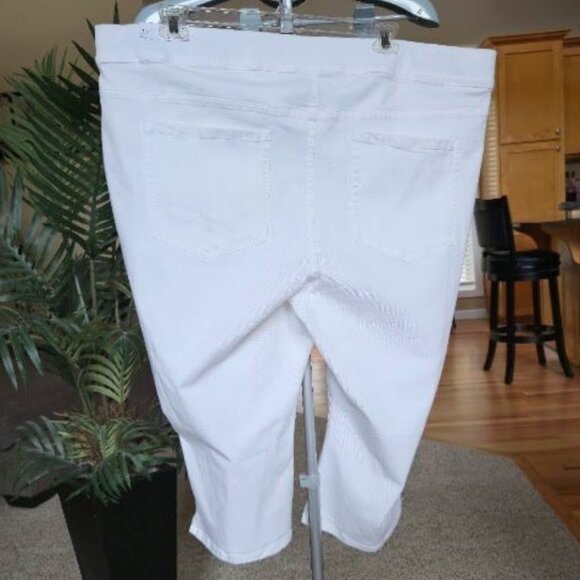 NWT Lane Bryant sz 28 white pedal pusher high rise capri pant - Picture 2 of 3